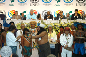 Curitiba,20-03-06 - . Momento da homenagem das Na��es Ind�genas ao COP8. Foto Julio Covello-SECS